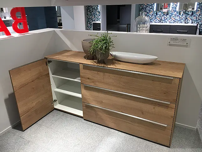 Exklusives Badezimmer verdeckt mit Schiebetüren - Sideboard - Regale - Waschtisch &amp; LED-Spiegel