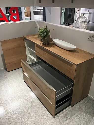 Exklusives Badezimmer verdeckt mit Schiebetüren - Sideboard - Regale - Waschtisch &amp; LED-Spiegel