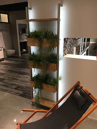 Exklusives Badezimmer verdeckt mit Schiebetüren - Sideboard - Regale - Waschtisch &amp; LED-Spiegel