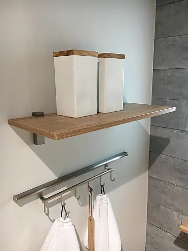 Exklusives Badezimmer mit Waschtisch-Anlage - Lackfront - LED-Spiegel