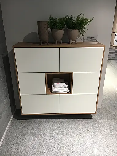 Exklusives Badezimmer mit Waschtisch-Anlage - Lackfront - LED-Spiegel