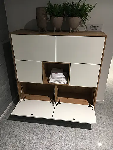 Exklusives Badezimmer mit Waschtisch-Anlage - Lackfront - LED-Spiegel