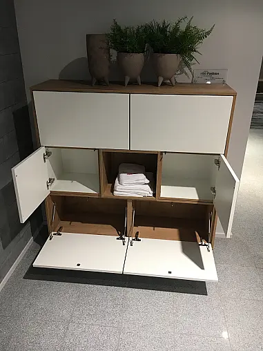 Exklusives Badezimmer mit Waschtisch-Anlage - Lackfront - LED-Spiegel