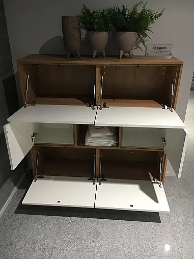 Exklusives Badezimmer mit Waschtisch-Anlage - Lackfront - LED-Spiegel