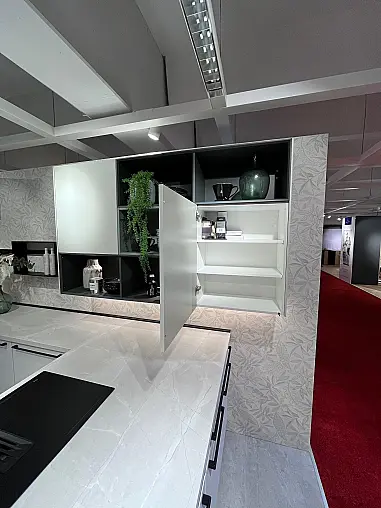 Exklusive Messeküche - Lack-Front - Philips Hue LED-Beleuchtungen - Sign Emotion Relingsystem - XL Schränke