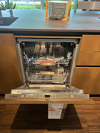 Eggersmann Sydney | Insel beidseitg &amp; Hochschrankfront | Bosch Accent Line Geräte | Novy Deckenhaube