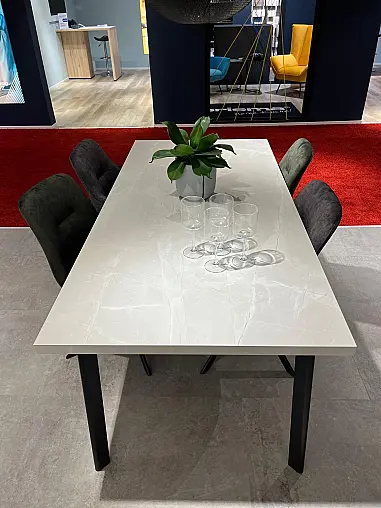 Exklusive Messeküche - Lack-Front - Philips Hue LED-Beleuchtungen - Sign Emotion Relingsystem - XL Schränke