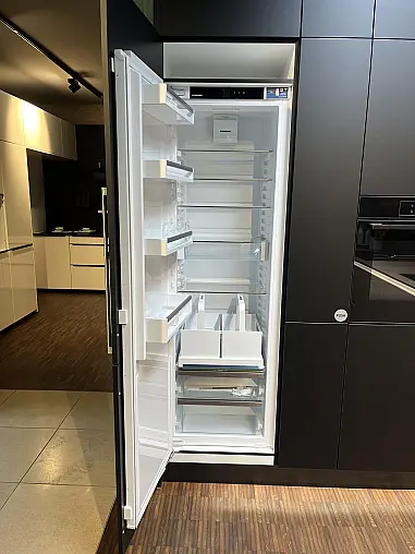 Schüller Sandgrau Matt mit Holzrückwand