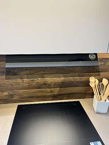 Schüller Sandgrau Matt mit Holzrückwand