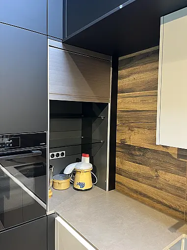 Schüller Sandgrau Matt mit Holzrückwand