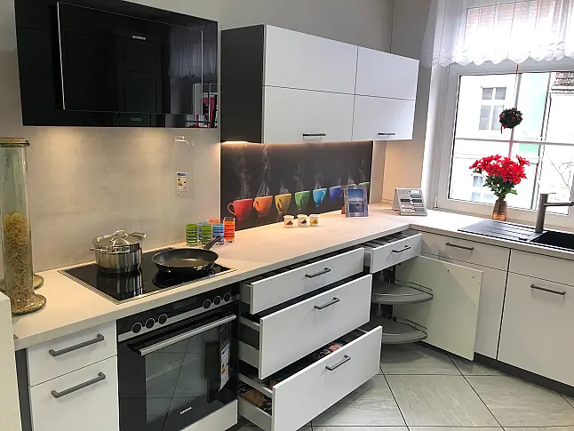 moderne Küche mit Sitzmöglichkeit (Nr.11)