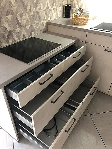 moderne Küche mit ergonomischer Arbeitshöhe für den kleinen Raum (Nr.10)
