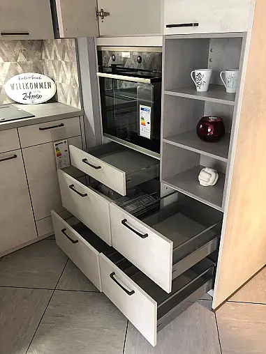 moderne Küche mit ergonomischer Arbeitshöhe für den kleinen Raum (Nr.10)