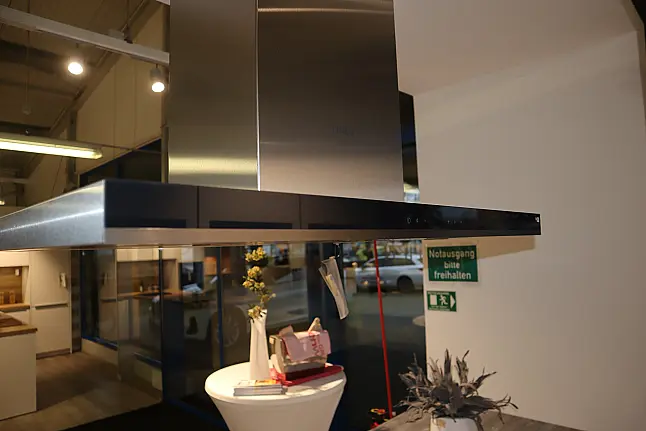 Moderne Schüller Designküche mit Kochinsel - inkl. E-Geräte
