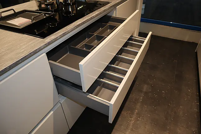 Moderne Schüller Designküche mit Kochinsel - inkl. E-Geräte
