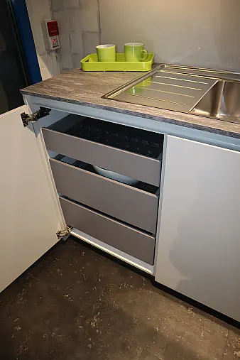 Moderne Schüller Designküche mit Kochinsel - inkl. E-Geräte