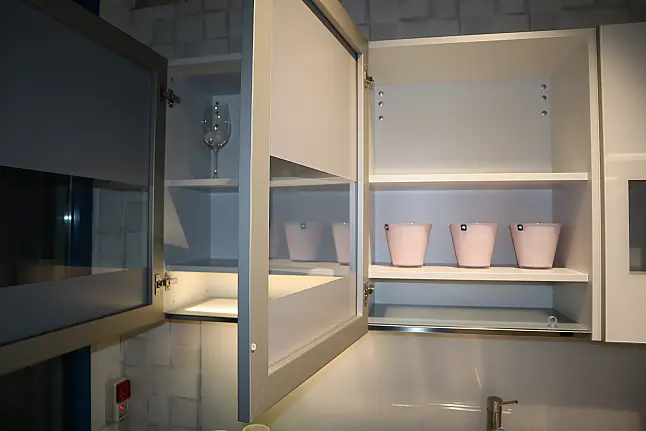 Moderne Schüller Designküche mit Kochinsel - inkl. E-Geräte