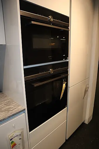 Moderne Schüller Designküche mit Kochinsel - inkl. E-Geräte