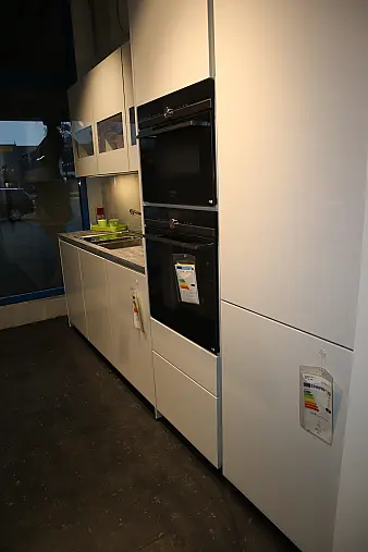 Moderne Schüller Designküche mit Kochinsel - inkl. E-Geräte