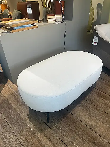 Hocker Neela