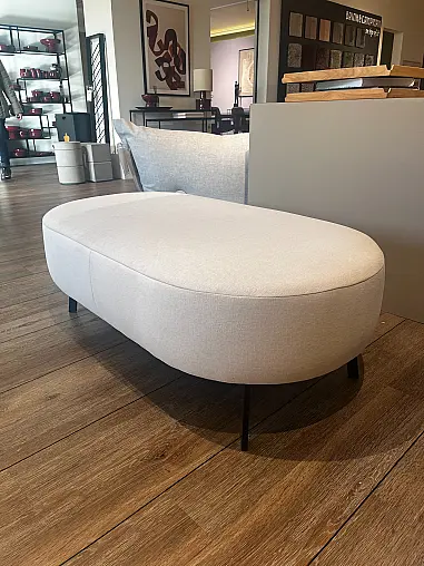 Hocker Neela