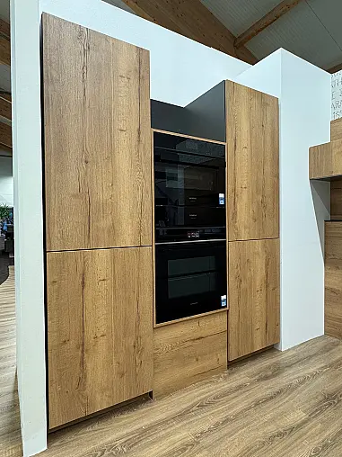 Nolte Ausstellungsküche L23 Lucca, 245 Zement Saphirgrau und A19 Artwood 22V Eiche Ventura