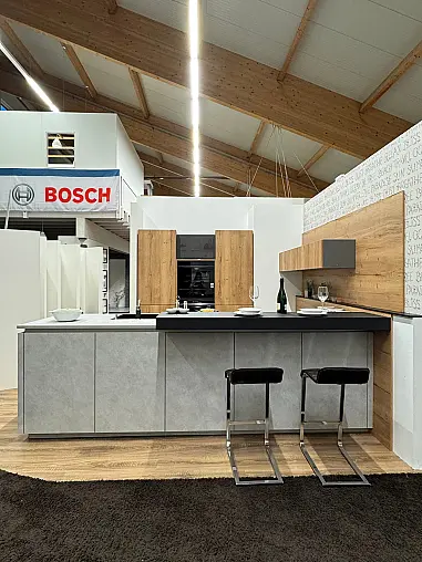 Nolte Ausstellungsküche L23 Lucca, 245 Zement Saphirgrau und A19 Artwood 22V Eiche Ventura