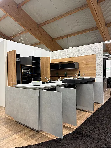 Nolte Ausstellungsküche L23 Lucca, 245 Zement Saphirgrau und A19 Artwood 22V Eiche Ventura