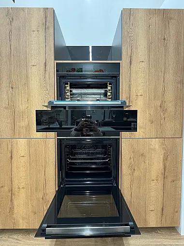 Nolte Ausstellungsküche L23 Lucca, 245 Zement Saphirgrau und A19 Artwood 22V Eiche Ventura