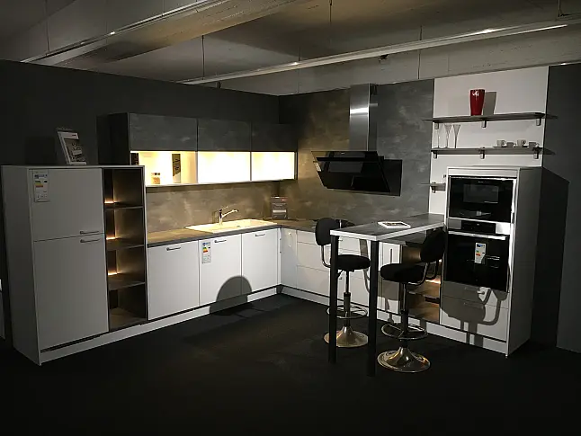 Nobilia Ausstellungsküche Lacklaminat Alpinweiß matt inkl. Neff-Geräte