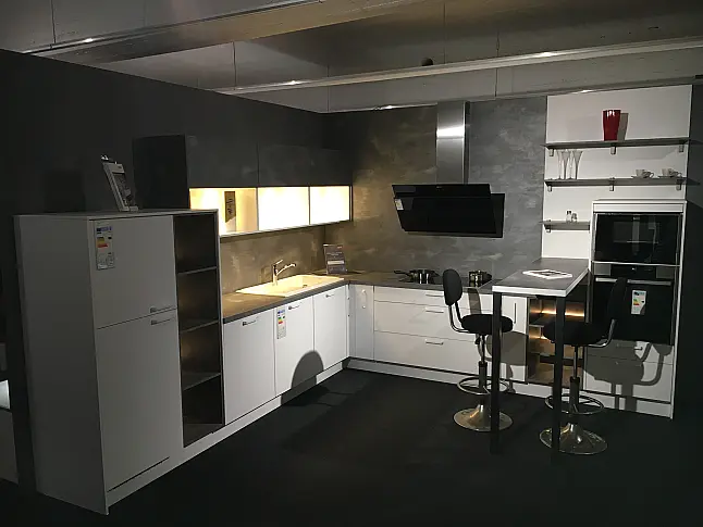 Nobilia Ausstellungsküche Lacklaminat Alpinweiß matt inkl. Neff-Geräte