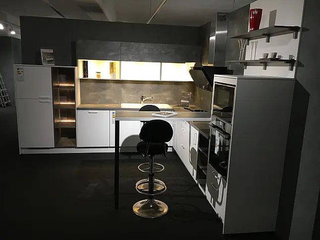 Nobilia Ausstellungsküche Lacklaminat Alpinweiß matt inkl. Neff-Geräte