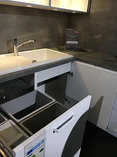 Nobilia Ausstellungsküche Lacklaminat Alpinweiß matt inkl. Neff-Geräte