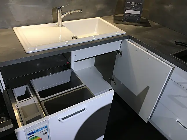 Nobilia Ausstellungsküche Lacklaminat Alpinweiß matt inkl. Neff-Geräte