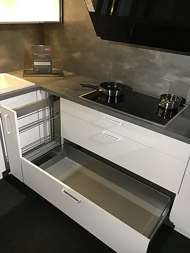 Nobilia Ausstellungsküche Lacklaminat Alpinweiß matt inkl. Neff-Geräte