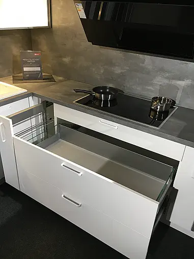 Nobilia Ausstellungsküche Lacklaminat Alpinweiß matt inkl. Neff-Geräte