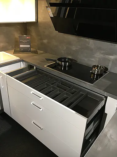 Nobilia Ausstellungsküche Lacklaminat Alpinweiß matt inkl. Neff-Geräte
