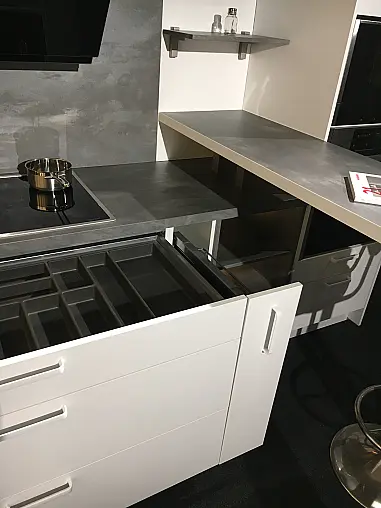 Nobilia Ausstellungsküche Lacklaminat Alpinweiß matt inkl. Neff-Geräte