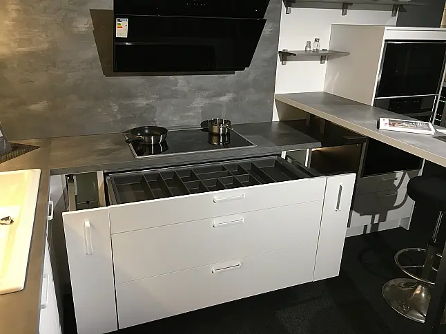 Nobilia Ausstellungsküche Lacklaminat Alpinweiß matt inkl. Neff-Geräte