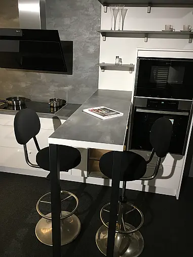 Nobilia Ausstellungsküche Lacklaminat Alpinweiß matt inkl. Neff-Geräte