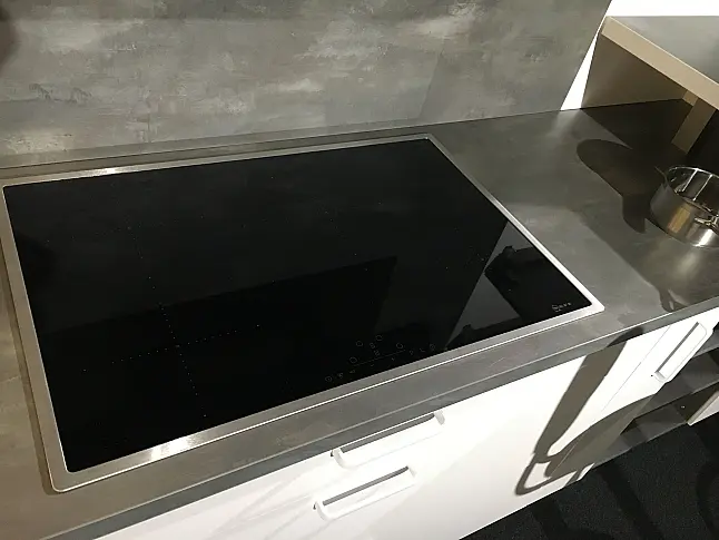 Nobilia Ausstellungsküche Lacklaminat Alpinweiß matt inkl. Neff-Geräte