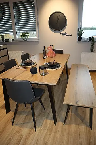 Elegantes Speisezimmer mit Passender Wohnwand – Stilvoll und Harmonisch