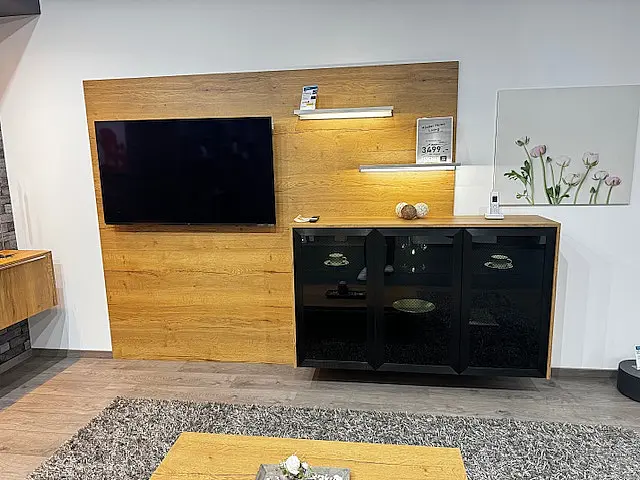Wohnwand in Holzoptik von Häcker