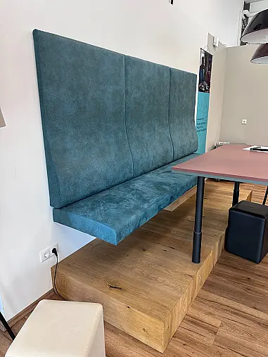 exclusive, bequeme Polsterbank mit hoher Rückenlehne