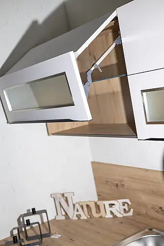 Moderne L-Küche in Sandbeige