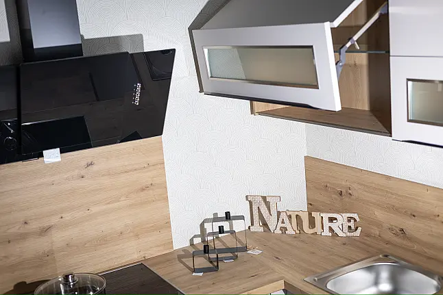 Moderne L-Küche in Sandbeige