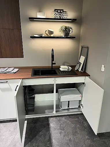 Exklusive Messeküche / Sitzgelegenheit / Viel LED-Beleuchtung / Sideboard / Bora Kochfeld - XL-Schränke