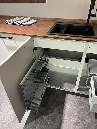 Exklusive Messeküche / Sitzgelegenheit / Viel LED-Beleuchtung / Sideboard / Bora Kochfeld - XL-Schränke