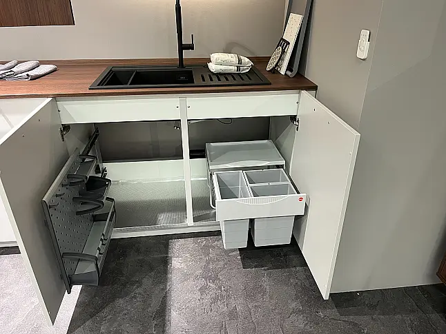 Exklusive Messeküche / Sitzgelegenheit / Viel LED-Beleuchtung / Sideboard / Bora Kochfeld - XL-Schränke