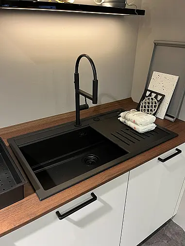 Exklusive Messeküche / Sitzgelegenheit / Viel LED-Beleuchtung / Sideboard / Bora Kochfeld - XL-Schränke